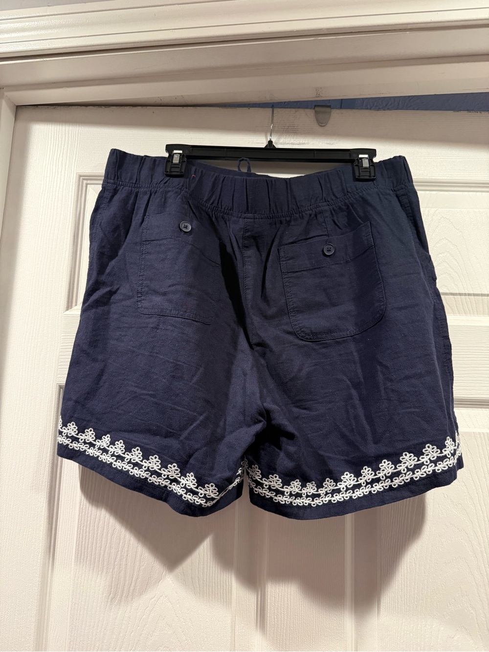 Talbots Navy Drawstring Shorts with White Floral Trim. Size 16 petite - Picture 3 of 5